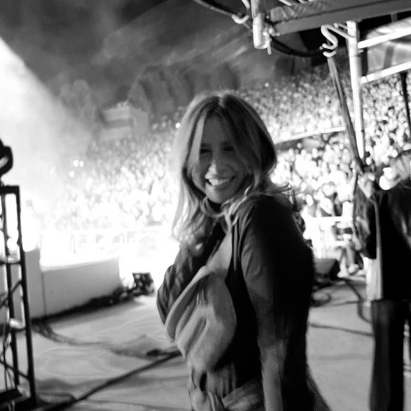 Meet your Posher, Nicole - Picture 1 of 1